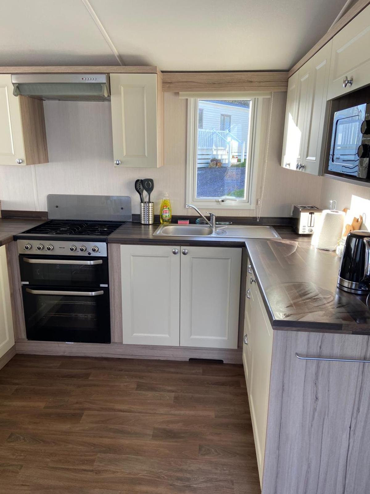Ger-Y-Bwlch - Spacious Static On 5Star Site With Swimming Pool Benllech Exteriör bild