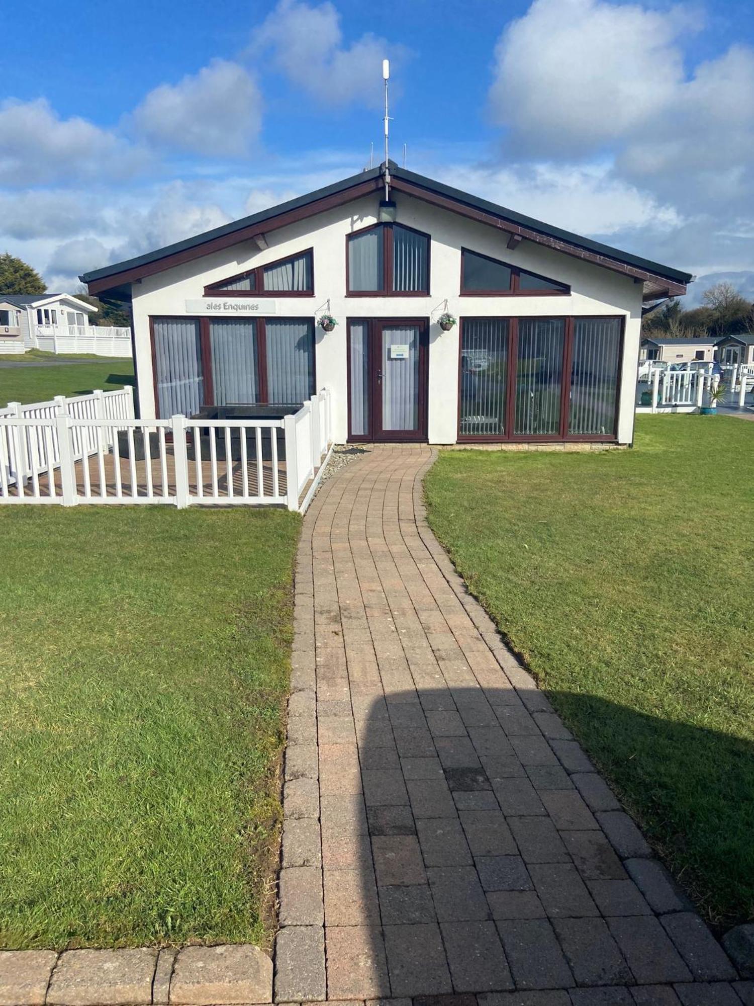 Ger-Y-Bwlch - Spacious Static On 5Star Site With Swimming Pool Benllech Exteriör bild