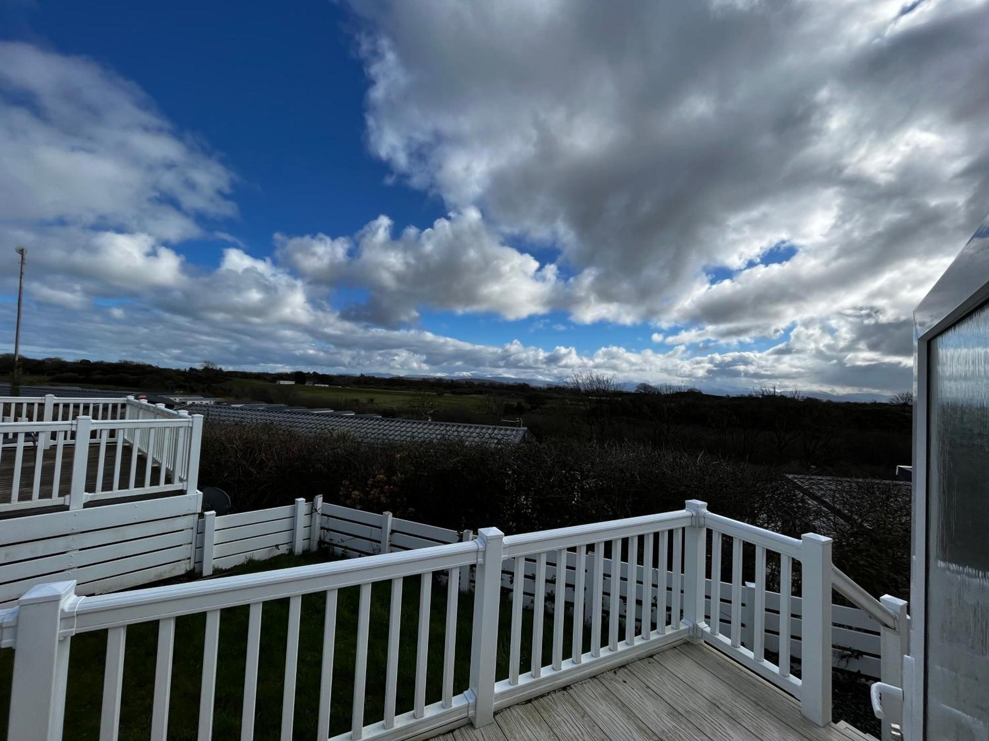 Ger-Y-Bwlch - Spacious Static On 5Star Site With Swimming Pool Benllech Exteriör bild