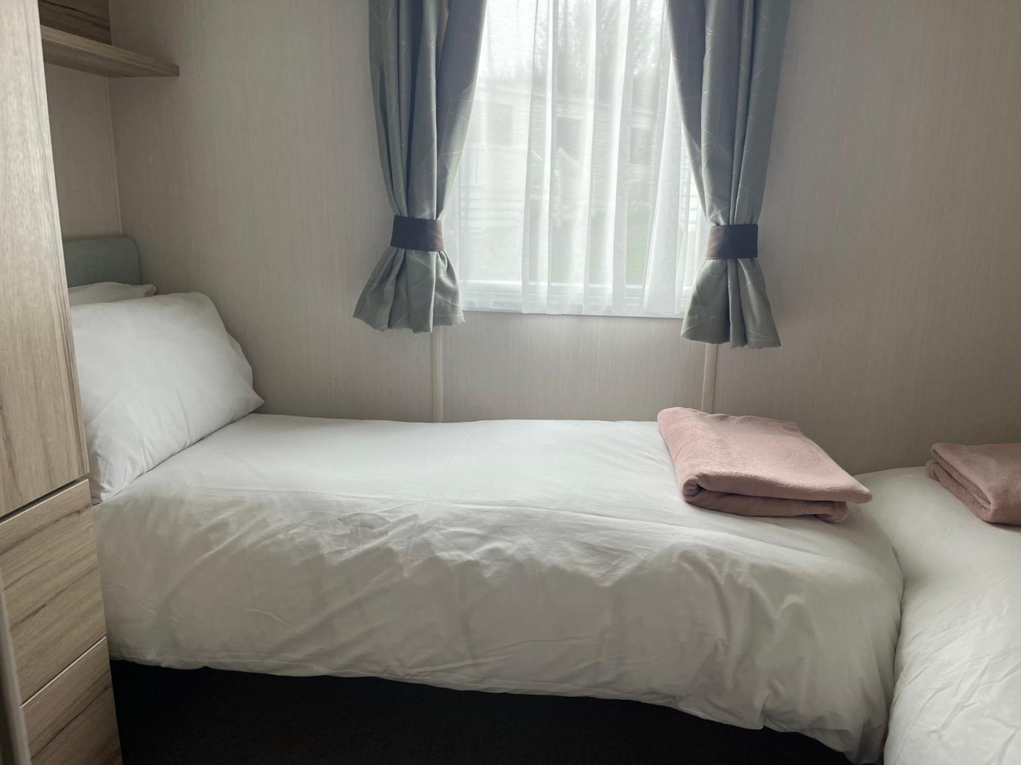 Ger-Y-Bwlch - Spacious Static On 5Star Site With Swimming Pool Benllech Exteriör bild